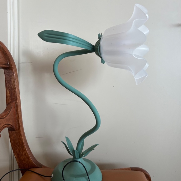 Flower Style Lamp with USB Plug - Picture 6 of 6